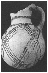 Cruchette <em>White Painted IV-VI Cross Line Style</em>, niveau 13 de Tell Arqa, extrait de C. Doumet Serhal (ed.) , <em>Networking Patterns of the Bronze and Iron Age Levant, The Lebanon and its Mediterranean Connections</em>, Beyrouth, 2008, p. 128