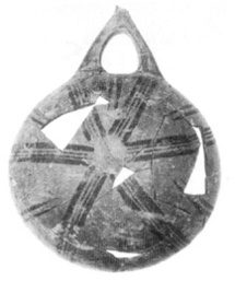 Bol <em>White Slip II Ware</em> d’Ougarit, vue du dessus, extrait de Monchambert J.-Y., <em>La céramique d’Ougarit, campagnes de fouilles de 1975 et 1976, RSO XV</em>, Paris, ERC, 2004, p. 267, n°1512