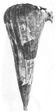 Rhyton chypriote retrouvé à Ougarit (AO 14584), extrait de Yon M., « Rhytons chypriotes à Ougarit », <em>RDAC </em>1980, Nicosia, pl. XIII-4