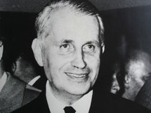 La thématique du don chez Georges Bataille ou la verité de l'être incandescent - Enjeux anthropologiques et ethico-poilitiques de l'exigence de souveraineté. Essi de synthèse introductive